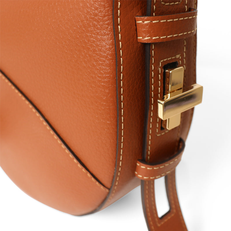 Shaker Twist Bag in tan, detail close up